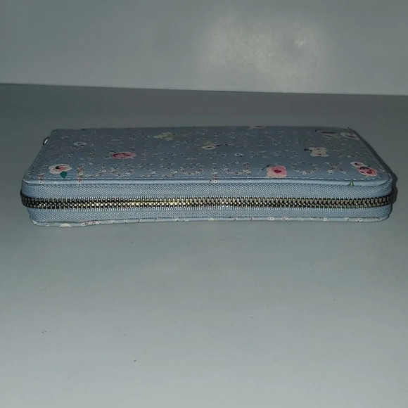 BETSEY JOHNSON BLUE FLORAL WALLET/WRISTLET NWOT - Picture 5 of 11